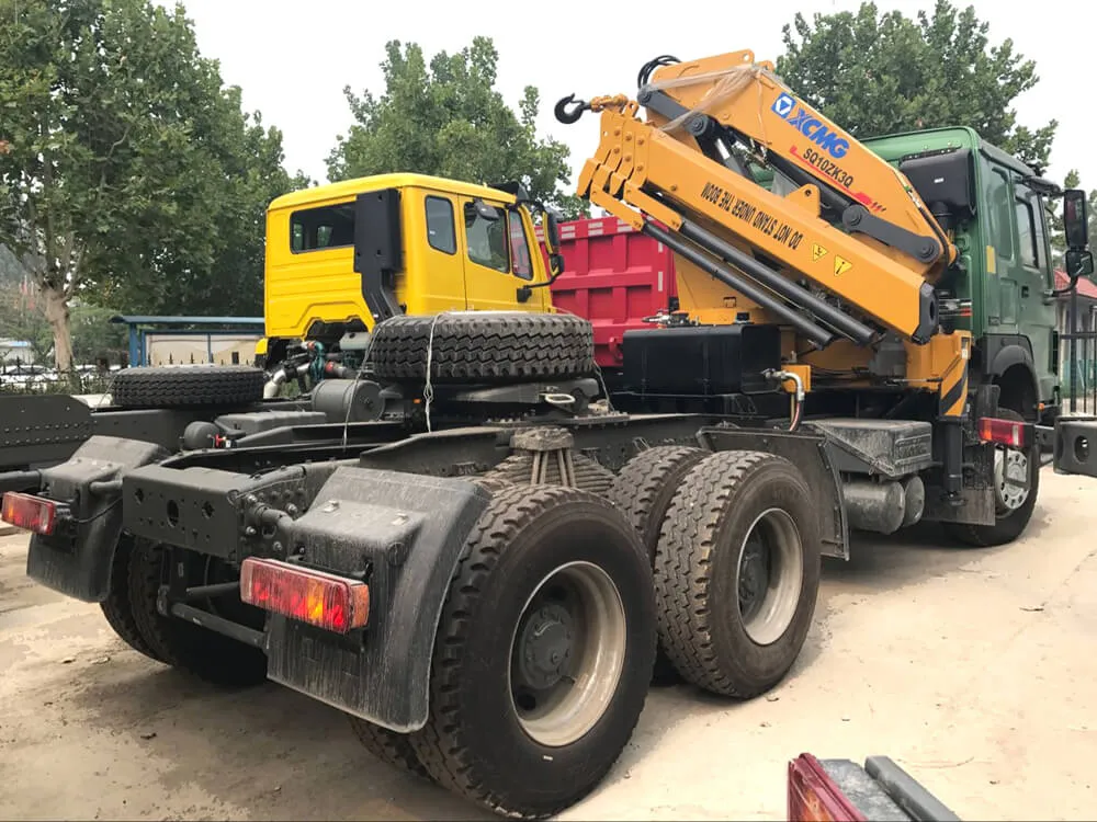 Tractor Truck With Crane